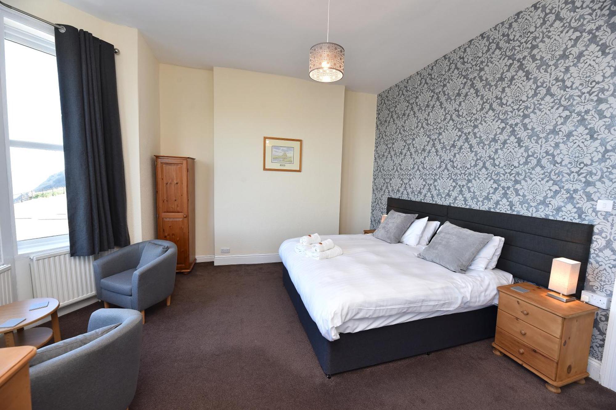 Phoenix Court 5*