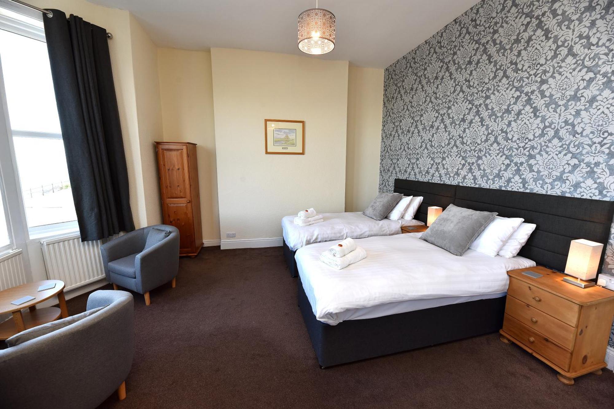 Hotel Phoenix Court 5*