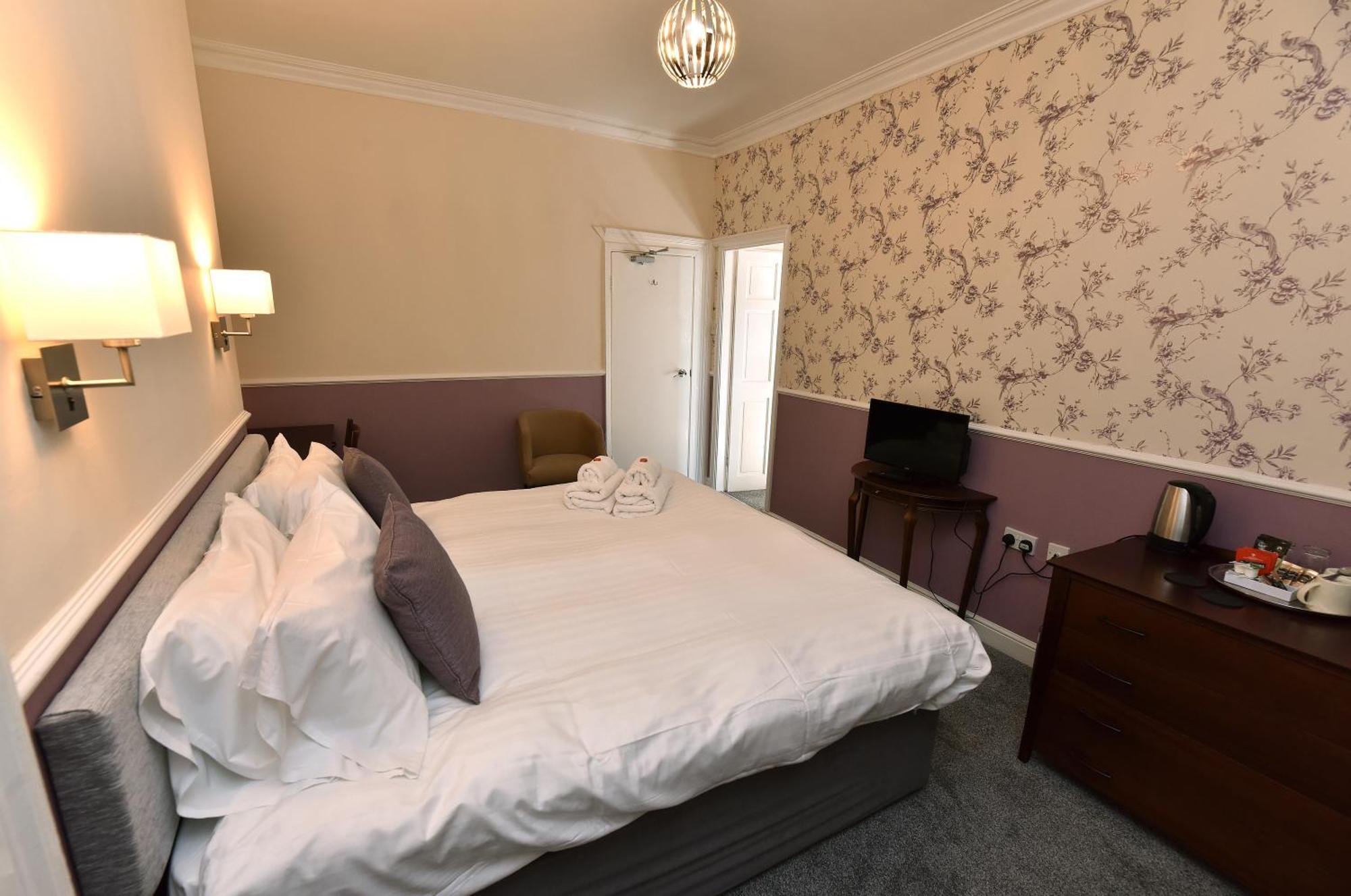 Hotel Phoenix Court 5*