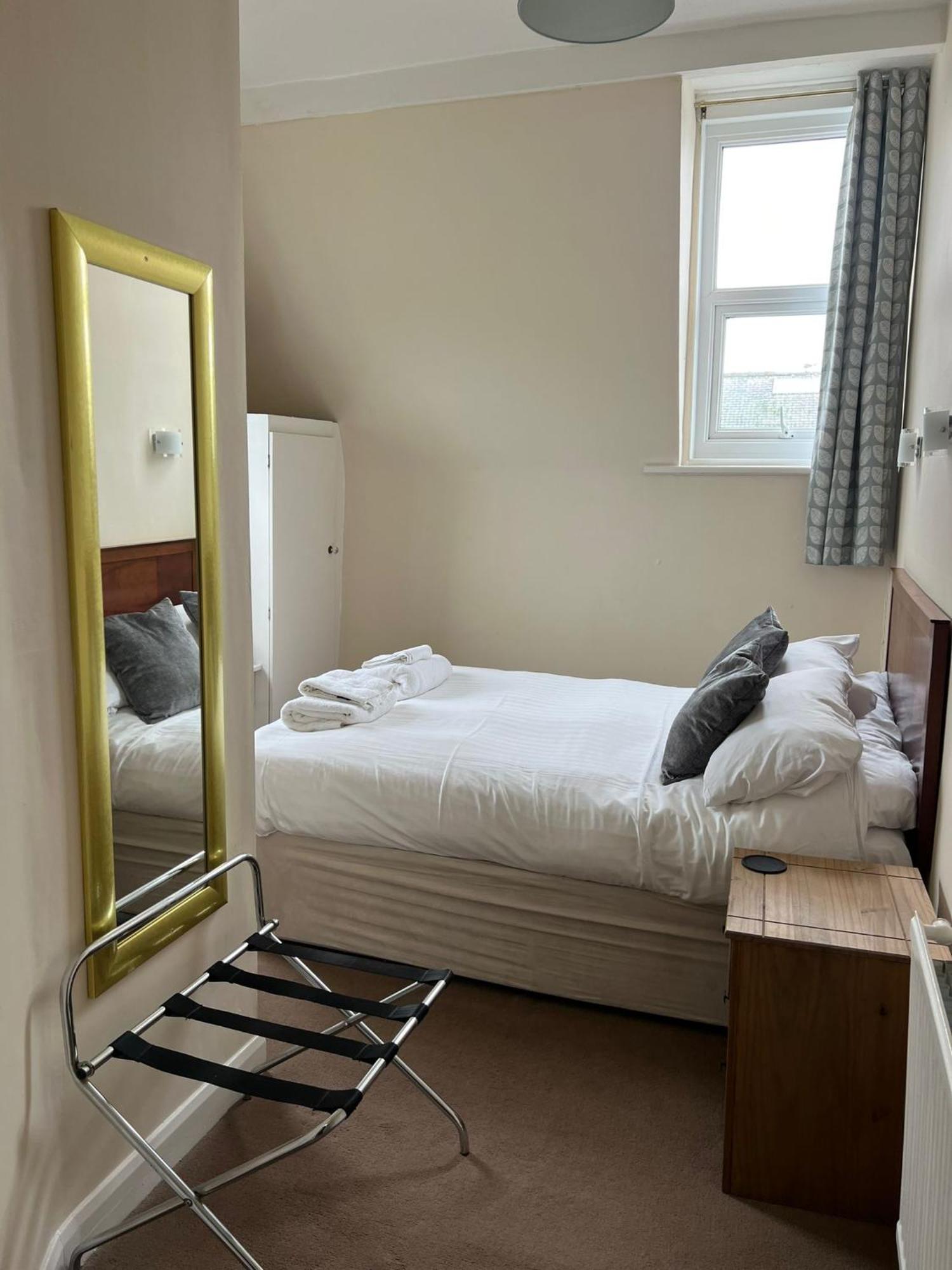 Hotel Phoenix Court 5*