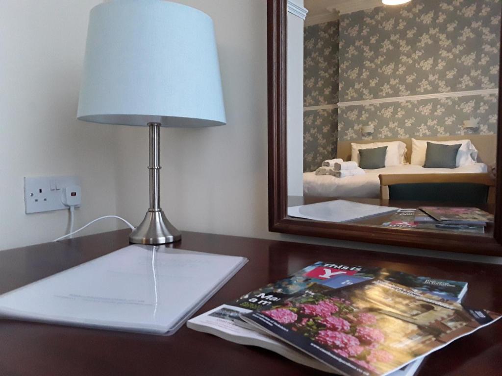 Hotel Phoenix Court 5*
