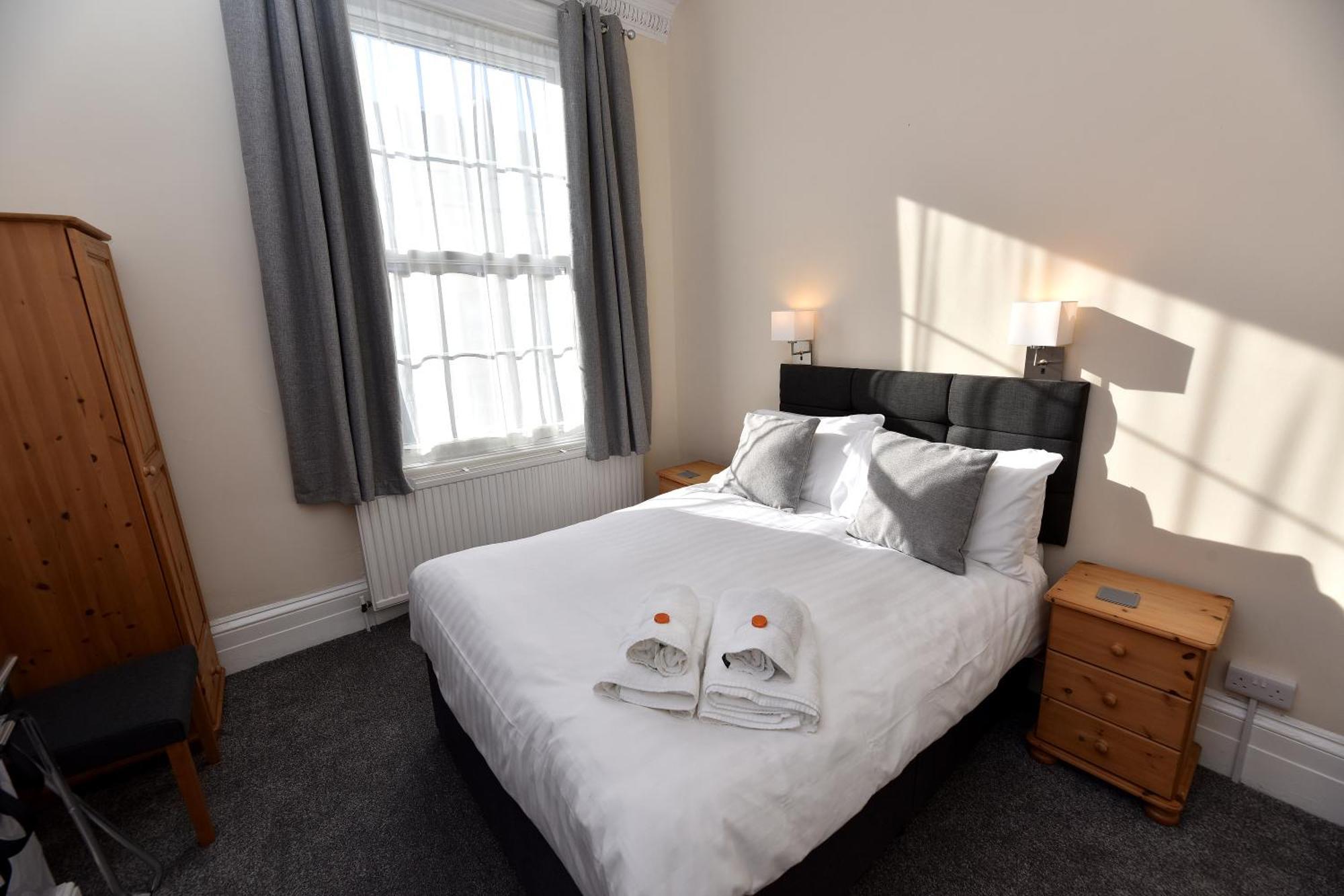 Hotel Phoenix Court 5*