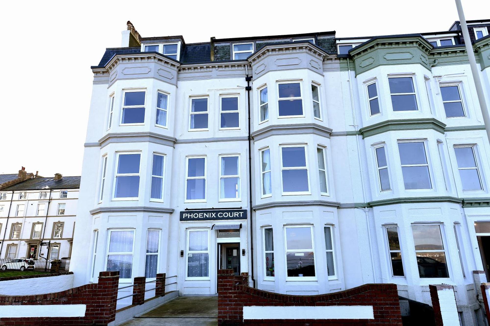 Hotel Phoenix Court